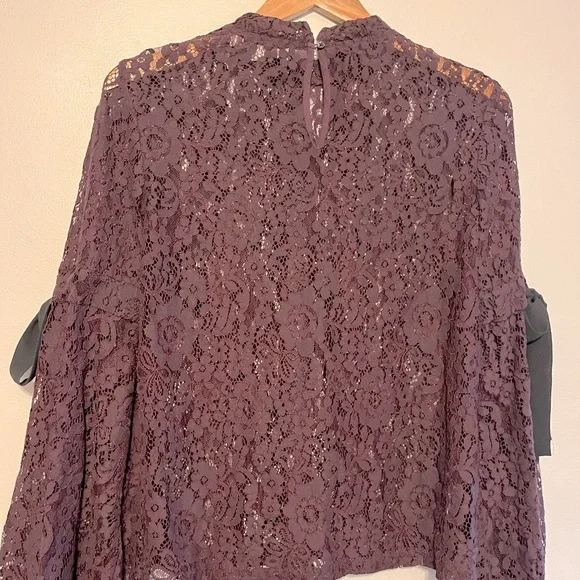 LOFT Burgundy Lace with Black Tie Sleeves Ann Taylor Holiday Christmas Blouse - Picture 4 of 7